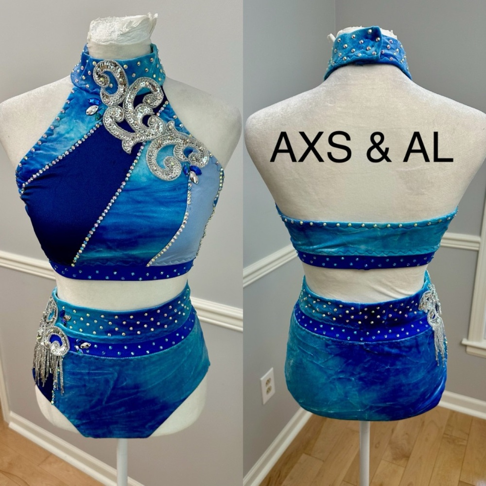 Blue velvet costume